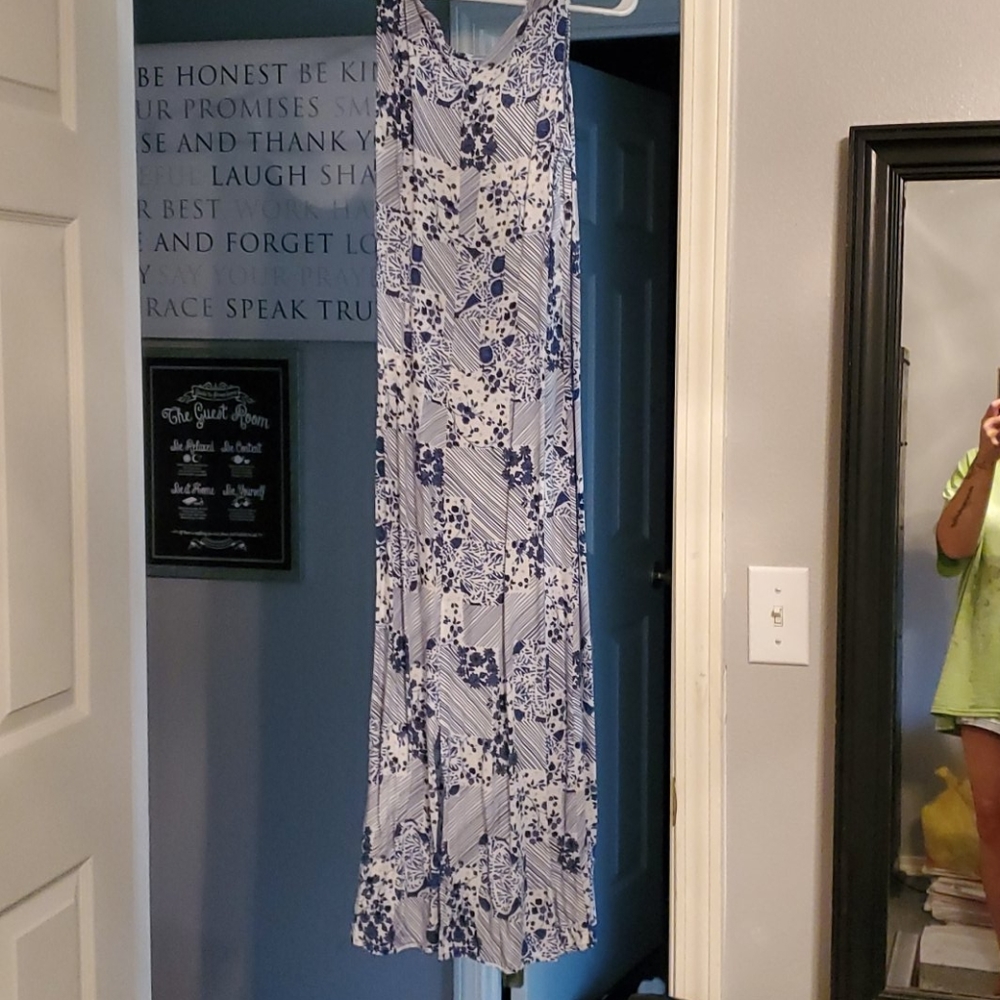 Dress - Picture 2 of 2